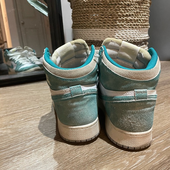 Turbo Green Jordan 1s - Picture 5 of 7